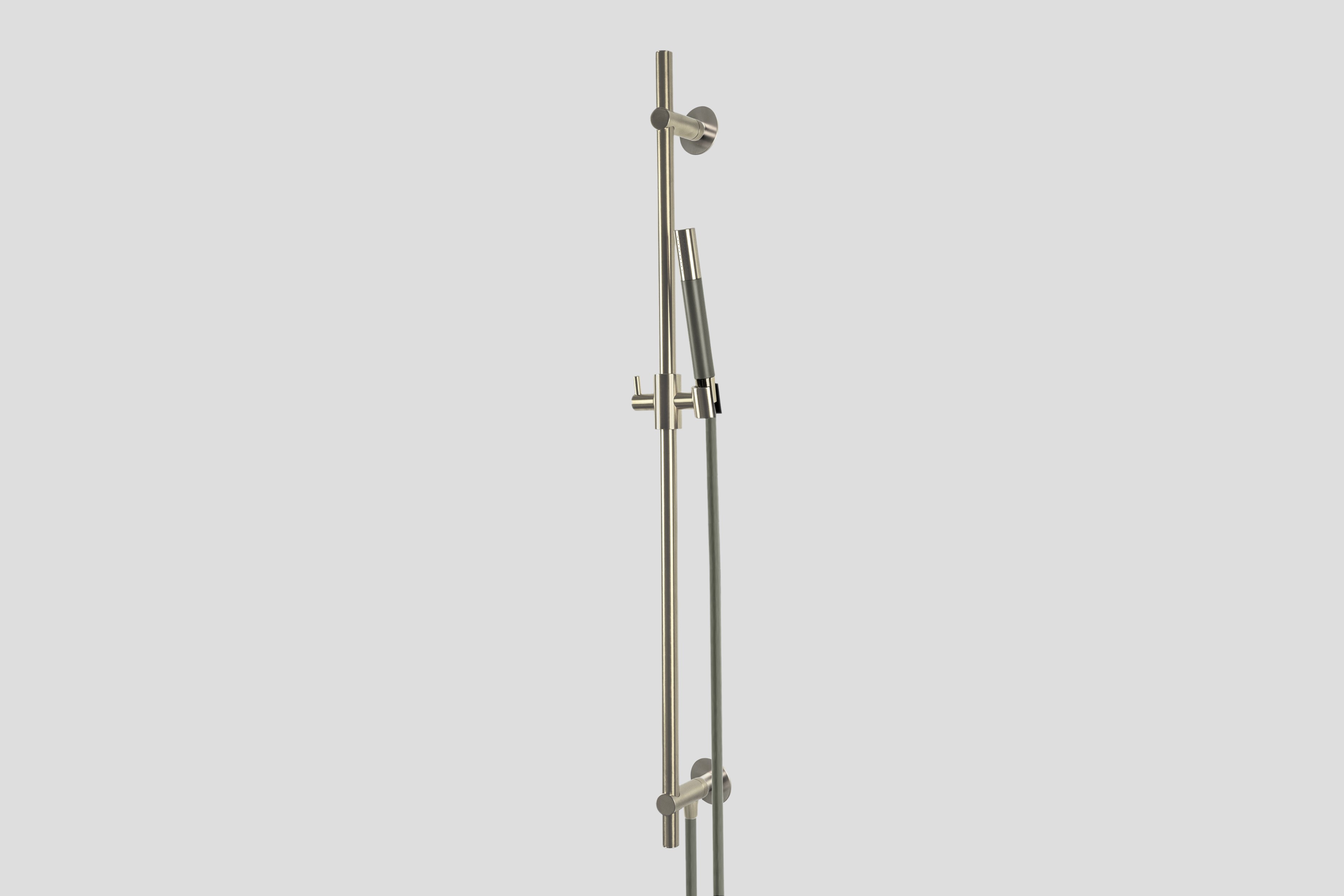 Lagoo Garda Glijstang messing m. ge┤ntegreerde wateruitlaat en handdouche staaf G5220BN Brushed Nickel